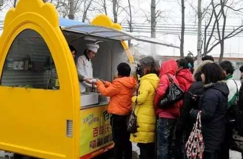 書報(bào)亭、早餐車，甚至垃圾桶都有二維碼“身份證”了。